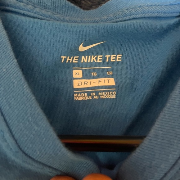 Boys nike shirt - Picture 2 of 2